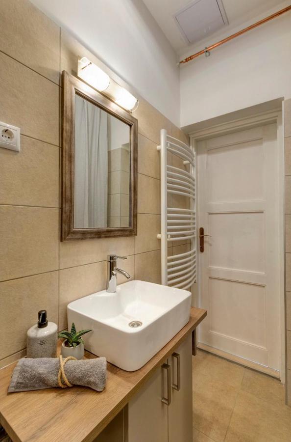Atosland Apartment บูดาเปสต์ ภายนอก รูปภาพ